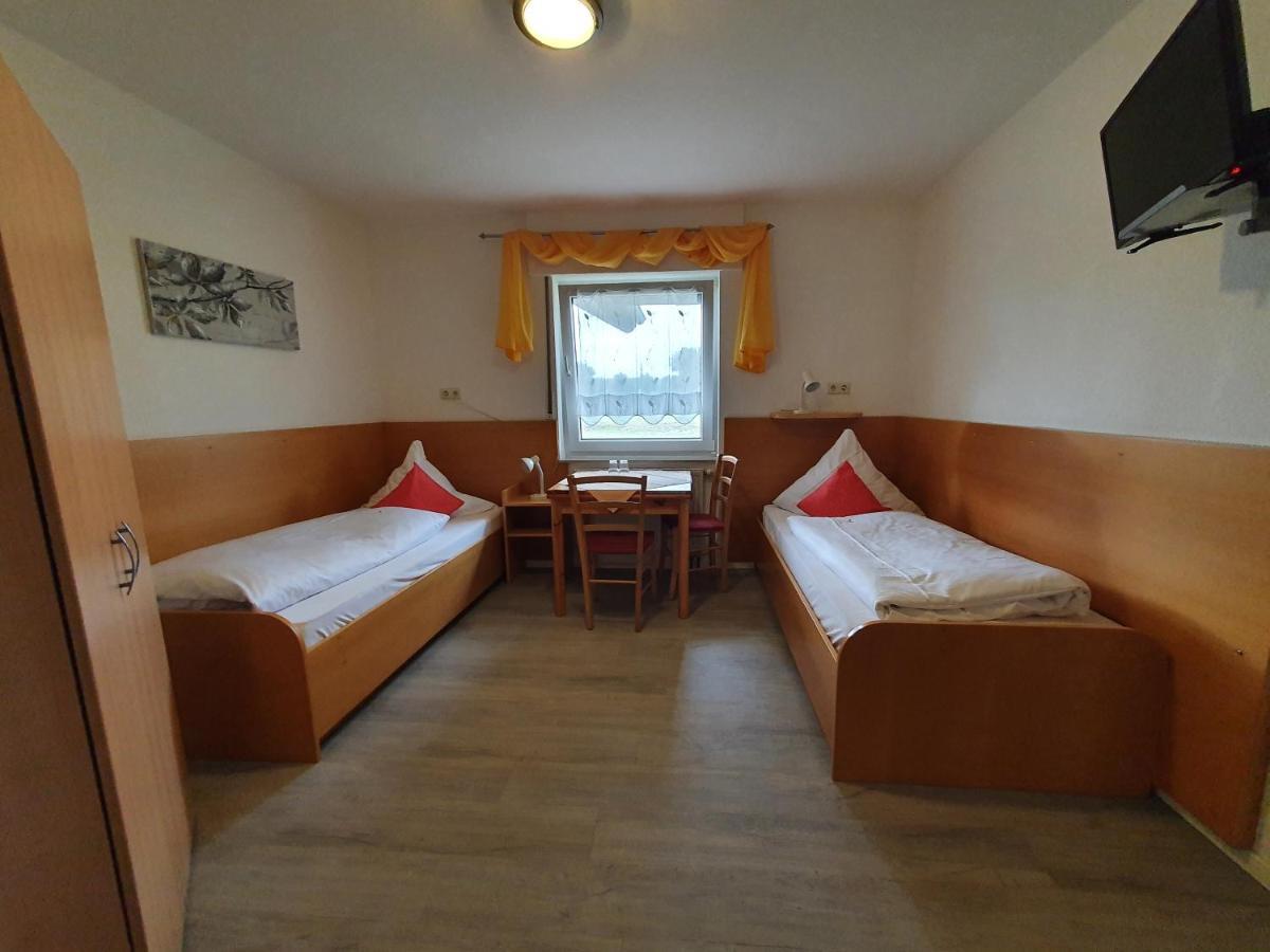 Gaestehaus Ermen 캄프린트포르트 외부 사진