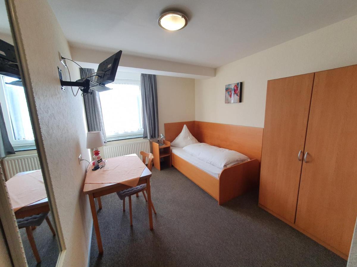 Gaestehaus Ermen 캄프린트포르트 외부 사진